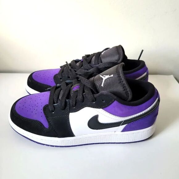 NEW AIR JORDAN 1 LOW"Court Purple" 4Y - Picture 1 of 11